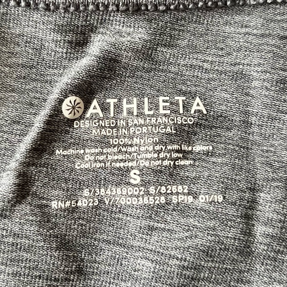 Athleta, small size top , color gray ,like new 🎉